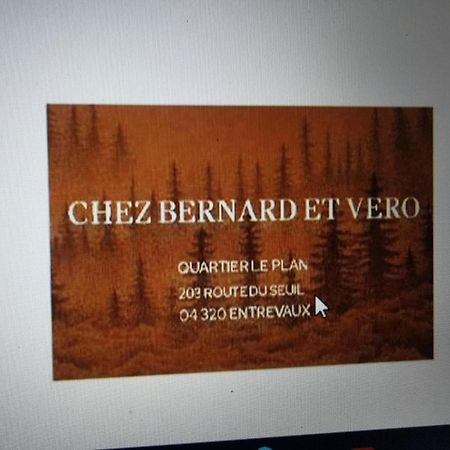 Chez Vero Et Bernard Entrevaux Exterior foto
